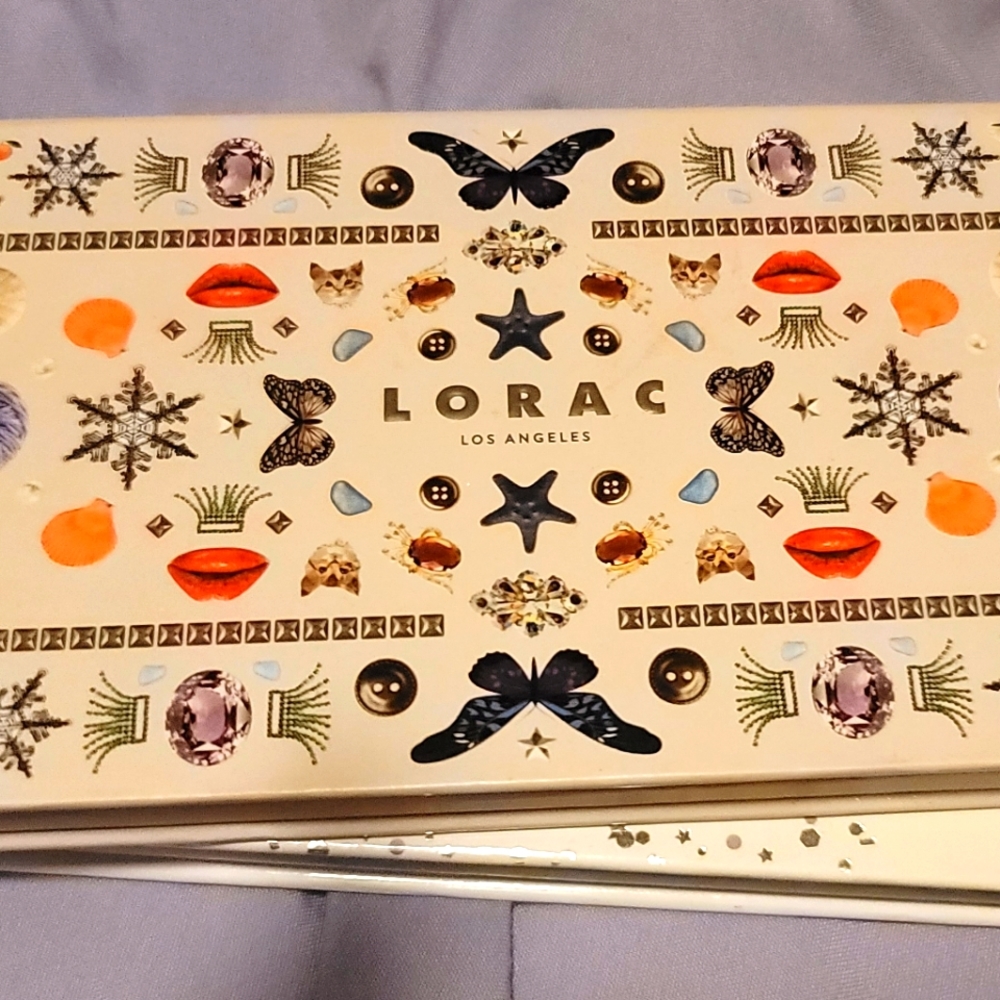 Eyeshadow palette